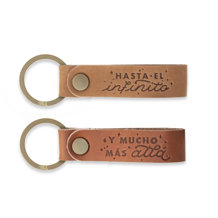 PACK DE LLAVEROS - HASTA EL INFINITO Y MUCHO MAS ALLA | THE GREAT MOUSTACHE | 1 UNIDAD | 7427136856111