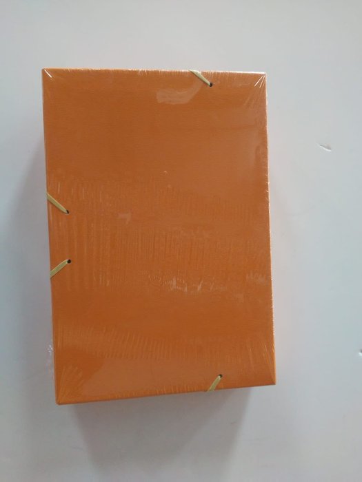 CARPETA PROYECTOS ARMADA GOFRADO LOMO 3CM GOMA NARANJA | 2 UNIDADES | (MANIPULADOS MARIOLA S,L,) Imagen principal del producto