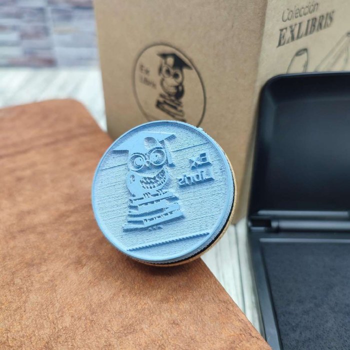 Sello Exlibris de Madera con Tampón Buho Graduado R45 COLOP España Imagen principal del producto