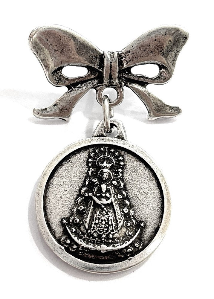 Pin Lazo Virgen Rocio Metal 22 mm Baño Plata DE BUSSY