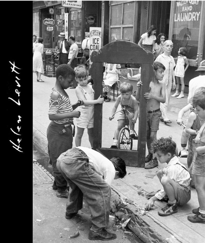 HELEN LEVITT | BERTRAND,ANNE/BRAVO,MONICA/CHUANG,JOS | MAPFRE | 9788498449044 Imagen principal del producto