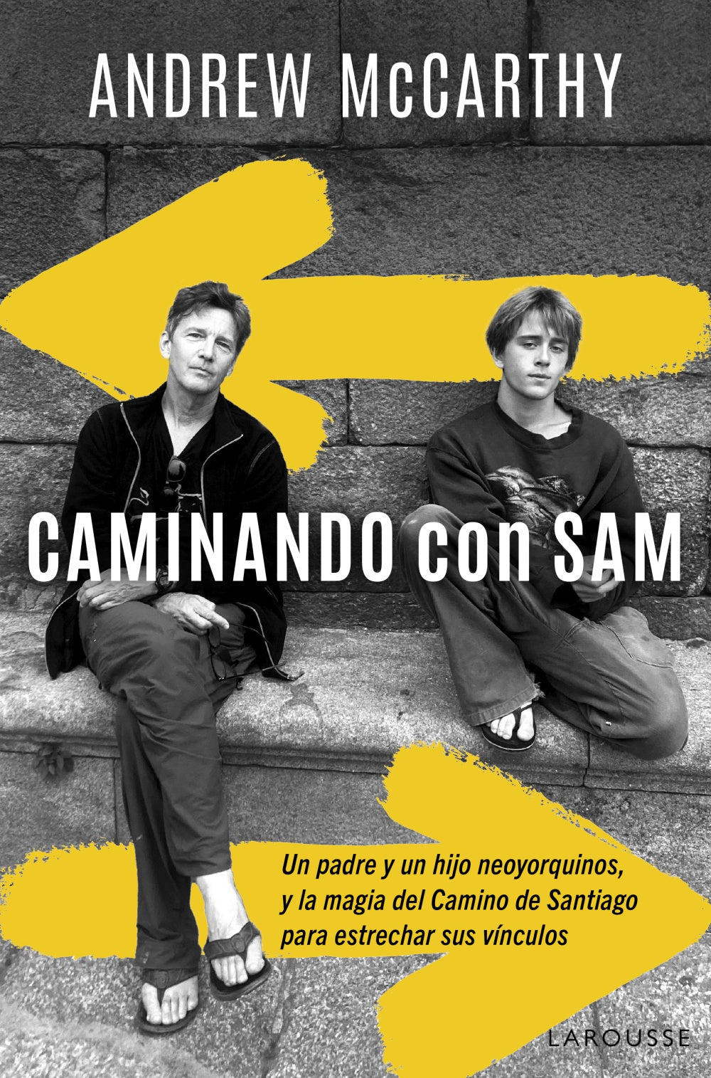 Caminando con Sam: Un padre y un hijo neoyorquinos y la magia del Camino de Santiago para estrechar sus vínculos. Andrew McCarthy (Larousse) 9788410124790 Imagen principal del producto